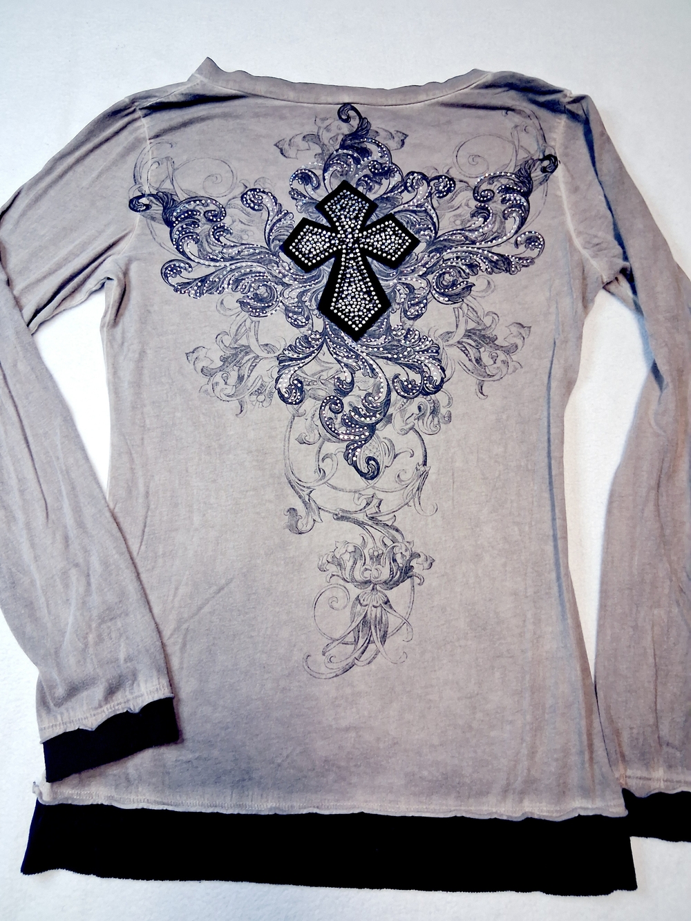 Vintage Y2K Grunge Women’s Grey V-Neck Long Sleeve Top with Embellished Cross - Picture 8 of 10